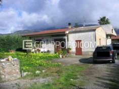 Foto Abitazione di tipo economico di 203 mq  in vendita a Lamezia Terme - Rif. 4465740