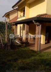 Foto Abitazione in villini di 300 mq  in vendita a Sant'Angelo a Cupolo - Rif. 4465340