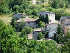 Foto Ampio casale in posizione panoramica in una frazione di Preci.