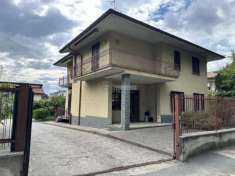 Foto Appartamento in vendita a Carugo