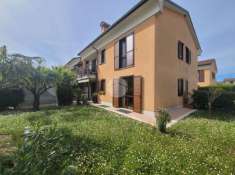 Foto Appartamento in vendita a Castelnuovo Del Garda