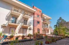 Foto Appartamento in vendita a Giardini Naxos - 4 locali 100mq