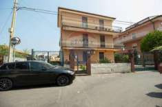 Foto Appartamento in vendita a Gravina Di Catania - 6 locali 128mq