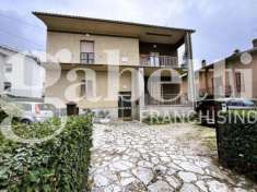 Foto Appartamento in vendita a Gubbio - 5 locali 90mq