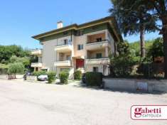 Foto Appartamento in vendita a Pesaro - 4 locali 137mq