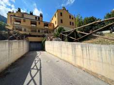 Foto Appartamento in vendita a Rocca Di Cambio