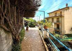 Foto Appartamento semicentrale a Sanremo con posto auto, spazio esterno e scorcio vista mare.