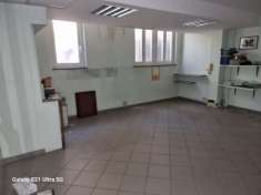 Foto Carignano centro: ampio deposito/magazzino con uffici ed autorimessa