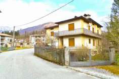 Foto Casa con giardino di pertinenza a reddito