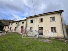 Foto CASA INDIPENDENTE di 14 vani e di 533 mq (MASSAROSA - Borrone) rif. A799