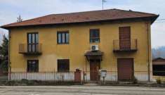Foto Casa indipendente di 180 m con pi di 5 locali e box auto doppio in vendita a Asti