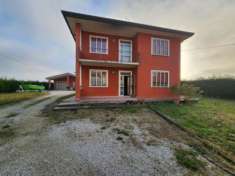 Foto Casa indipendente di 220 m con 5 locali e box auto doppio in vendita a Camponogara