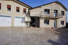 Foto Casa indipendente di 250 m con pi di 5 locali e box auto doppio in vendita a Villa del Conte