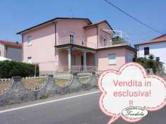 Foto Casa indipendente in Vendita a Castelnuovo Magra via baccanella