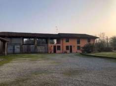 Foto Casa indipendente in vendita a Locate Di Triulzi - 15 locali 800mq