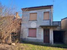 Foto Casa indipendente in vendita a Pieve Porto Morone