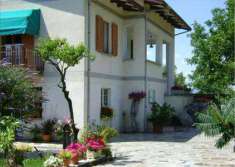 Foto Casa singola in Vendita, pi di 6 Locali, 450 mq, Spello