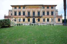 Foto Edificio storico in Vendita, pi di 6 Locali, 1500 mq (Capannori