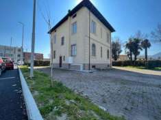 Foto Locale comm.le/Fondo in vendita a Sant'Anna - Lucca 180 mq  Rif: 1054627