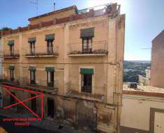 Foto Palazzo in Vendita, pi di 6 Locali, 4 Camere, 228 mq (RAGUSA IB