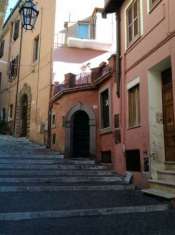 Foto Palestrina centro storico appartamento con vista su corso principale