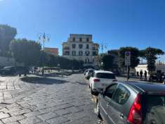 Foto Portici libero locale negozio alla strada in zona Granatello