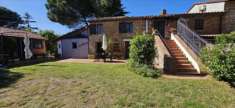 Foto Porzione di casa in vendita a Castiglione Del Lago - 10 locali 170mq