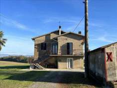 Foto Porzione di casa in vendita a Castiglione Del Lago - 7 locali 170mq