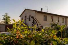Foto Porzione di casa in vendita a Foiano Della Chiana - 6 locali 200mq