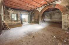 Foto PORZIONE DI EX FATTORIA COSTITUITA DA FONDO RURALE CANTINE IN PIETRA CON SOFFITTI A VOLTINA, COTTO FATTO A MANO SORRETTI DA ARCHI A TUTTO SESTO CON PI