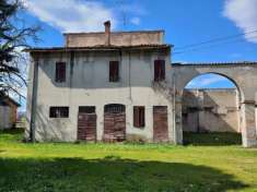 Foto Rustico in vendita a Montechiarugolo, Basilicanova