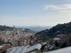 Foto Sanremo prima collina, trilocale semindipendente con terreno e ampia vista mare.