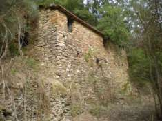 Foto VENDESI A SIGLIOLI,FRAZIONE DI VESSALICO , IN VALLE ARROSCIA, RUSTICO ISOLATO CON GRANDE TERRENO NEL BOSCO, ALLO STATO DI RUDERE