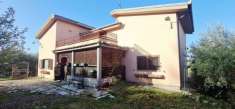 Foto VENDESI VILLA DI 450 MQ. E TERRENO DI 10.000 MQ., IN VIA PONTE PONTICCHIO-VENOSA