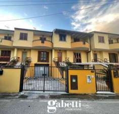 Foto Villa a schiera in vendita a Camigliano - 5 locali 150mq