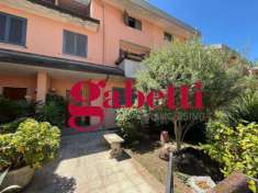 Foto Villa a schiera in vendita a Caserta - 7 locali 220mq