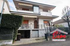 Foto Villa a schiera in vendita a Novara - 6 locali 250mq