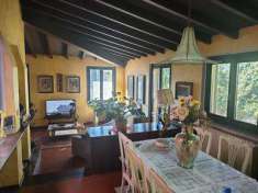 Foto Villa bifamiliare in Vendita, pi di 6 Locali, 4 Camere, 220 mq