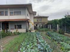 Foto Villa bifamiliare su tre livelli con giardino esclusiva a San Giuseppe -360000-