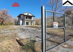 Foto VILLA CON PARCO GIARDINO TERRENO x piscina