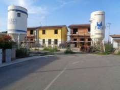 Foto Villa di 145 m con 4 locali e box auto in vendita a Pieve d'Olmi