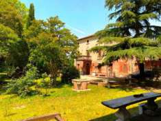 Foto Villa di 750 m con pi di 5 locali e box auto doppio in vendita a Padova