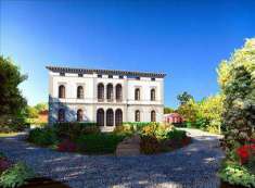 Foto Villa in Vendita, 1143 mq (Siena)