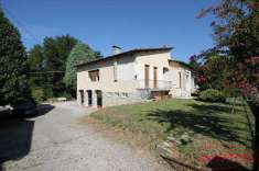 Foto Villa in Vendita, pi di 6 Locali, 230 mq (Lucca)