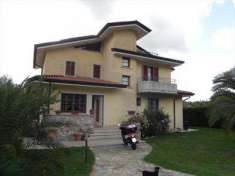 Foto Villa in Vendita, pi di 6 Locali, 4 Camere, 400 mq (MASSAROSA)