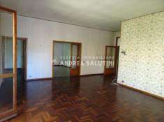 Foto Villa in Vendita, pi di 6 Locali, 400 mq (Pontedera)