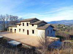 Foto Villa in Vendita, pi di 6 Locali, 5 Camere, 319 mq (TOLENTINO)
