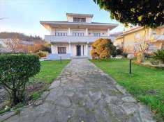 Foto Villa in Vendita, pi di 6 Locali, 6 Camere, 360 mq (LICCIANA NA