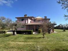 Foto Villa in vendita a Castiglione Del Lago - 10 locali 403mq