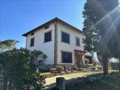 Foto Villa in vendita a Castiglione Del Lago - 7 locali 230mq